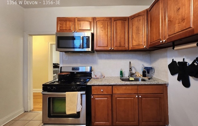 1356 W DEVON