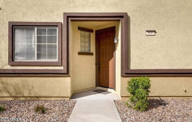 Nice 3 bedroom townhouse in East Mesa!