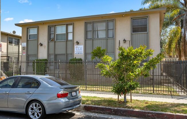 4108-4106 W. Palmwood Dr.