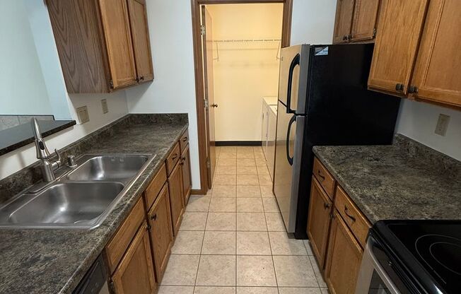 2 beds, 1 bath, 950 sqft, $1,775, Unit 7654CB