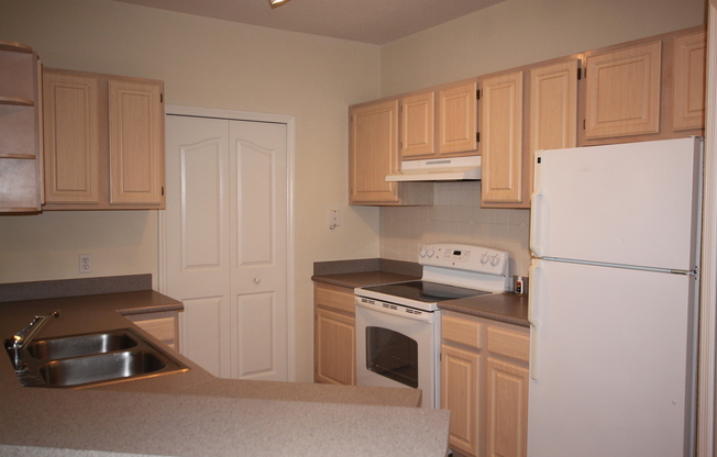 RIVERVIEW: Allegro Palms - Gated Community AVAILABLE OCTOBER 10th!
