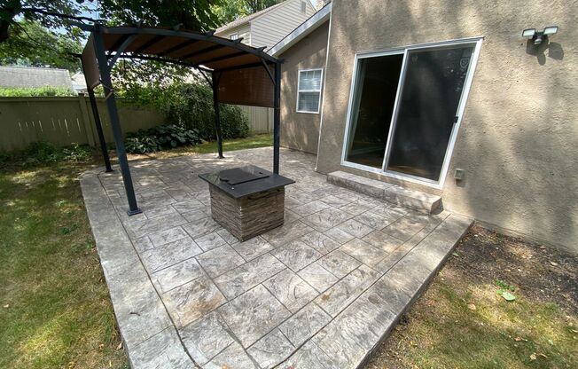 4 beds, 2.5 baths, $4,199