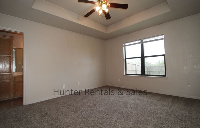 3 beds, 2 baths, $1,200, Unit Unit B