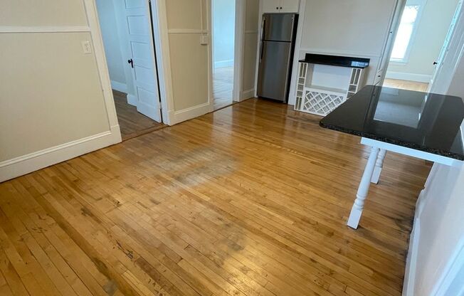 2 beds, 1 bath, 897 sqft, $1,960, Unit 49S-26