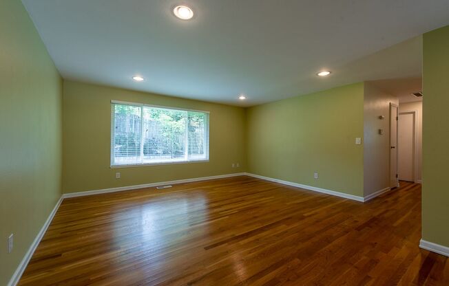 Peaceful neighborhood setting within walking distance to Microsoft Campus and Grass Lawn Park