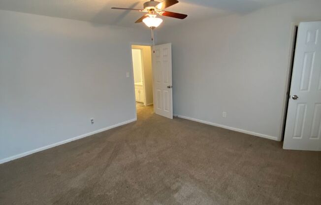 2 beds, 1.5 baths, 1,008 sqft, $1,300