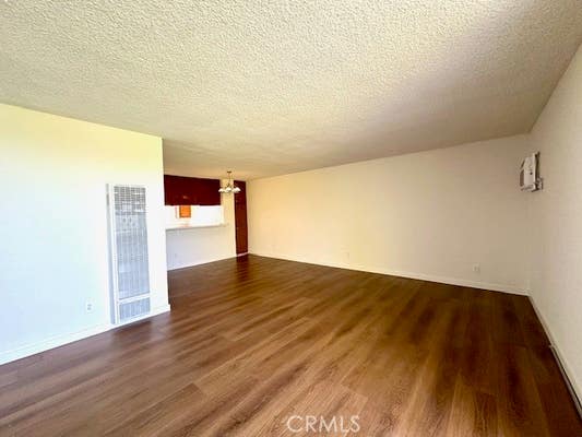 952 W KENSINGTON RD