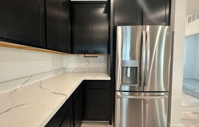 Elegant Living 3 Bedroom Condo Located Off Las Vegas Strip!