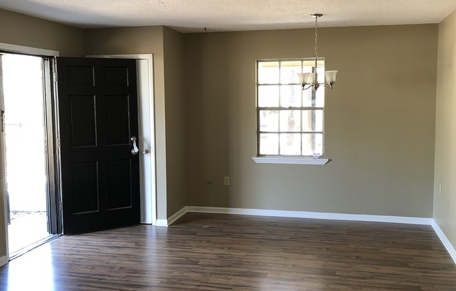 3 beds, 1 bath, $1,300