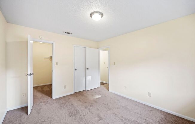 2 beds, 1 bath, 720 sqft, $1,099, Unit D6