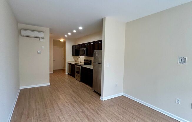 2 beds, 1 bath, 1,013 sqft, $1,499, Unit 411 Unit 201