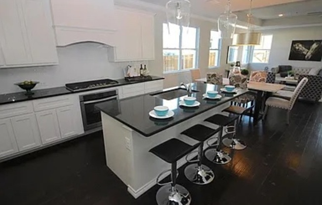 2409 W ROBERT ST