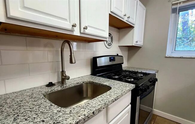 2 beds, 1 bath, 900 sqft, $1,050, Unit 8714-4