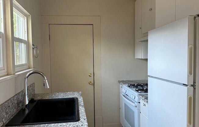 3 beds, 1 bath, $2,100