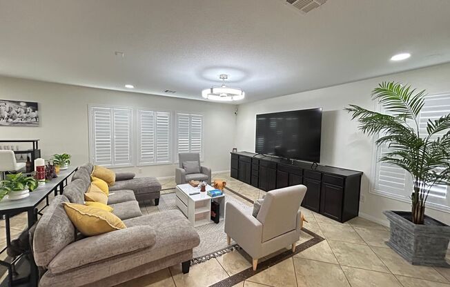 Fully Furnished 4 Bedroom 2.5 Home!