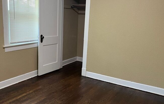 2 beds, 1 bath, $1,300