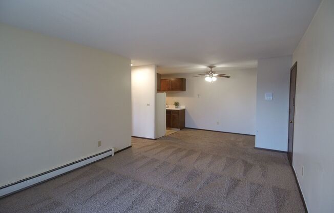 1 bed, 1 bath, 810 sqft, $980, Unit 4711 Indian Hills Dr., #12, Mount Pleasant, WI 53406