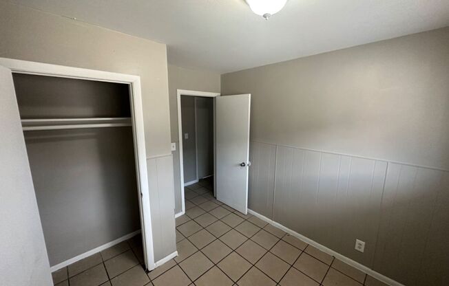 3 beds, 1 bath, 1,000 sqft, $1,100, Unit 4761 (Upper)