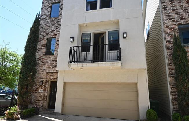 1728 LIVE OAK ST