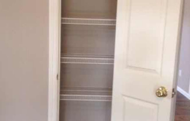 3 bedroom, 2.5 bath Townhome *ASK US ABOUT OUR FALL SPECIAL*