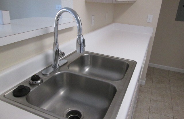 1 bed, 1 bath, 982 sqft, $1,182, Unit 14-207