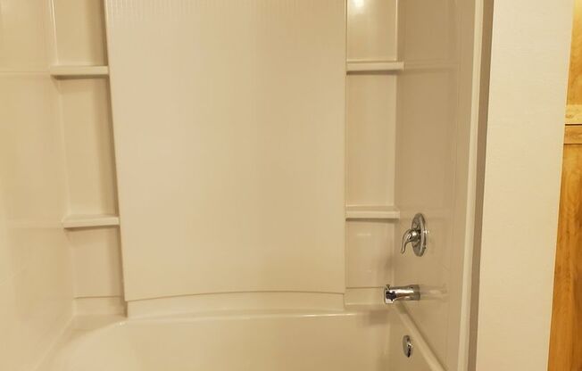 3 beds, 2.5 baths, $2,250, Unit 307