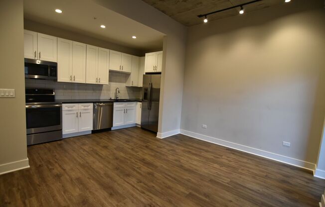 2 beds, 2 baths, 976 sqft, $4,175, Unit 3833-317