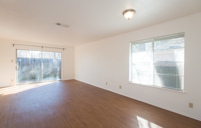 North Austin Duplex, Single Story