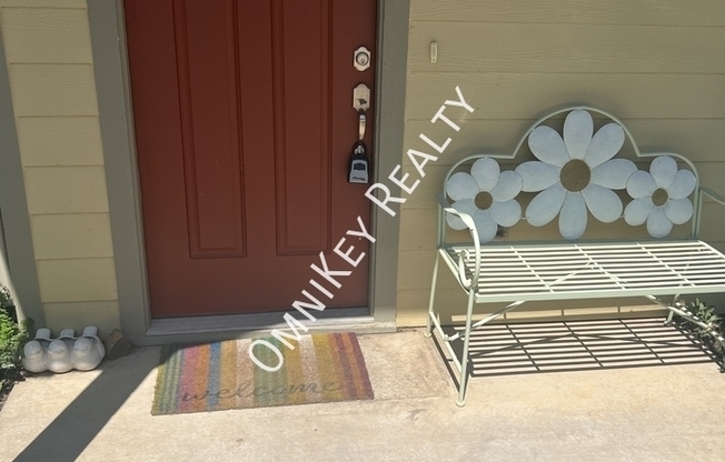 411 E ELM ST