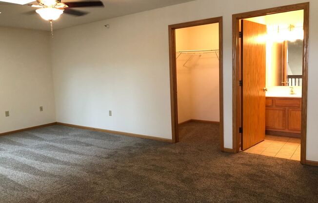 2 beds, 2 baths, 1,050 sqft, $2,005, Unit 8118-403