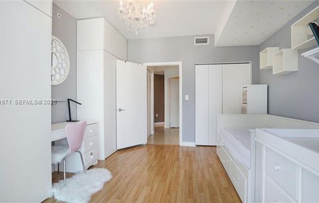 2 beds, 2 baths, $4,400, Unit # 3220 N