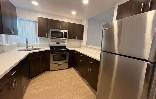 3 beds, 2 baths, 1,250 sqft, $3,198, Unit 102