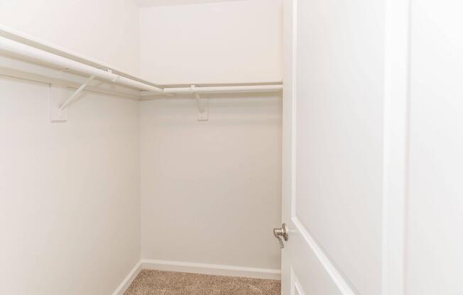 2 beds, 2 baths, 880 sqft, $3,020