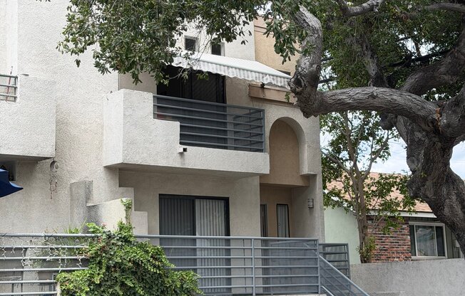 1801 W VICTORY BLVD