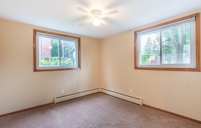 2 beds, 1 bath, 737 sqft, $1,299, Unit 667010