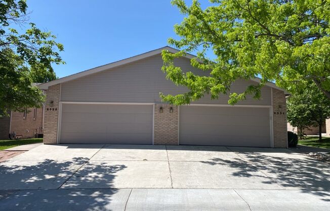 4 Bed 3 Bath Patio Style Duplex - 2 Car Garage Very Spacious, Quiet West Fort Collins Neighborhood