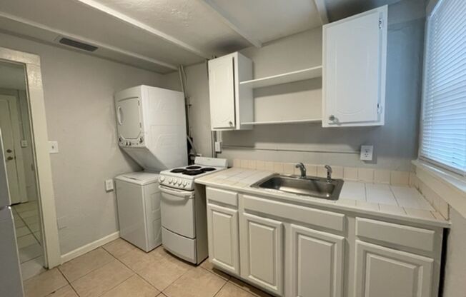 2 beds, 1 bath, $1,150