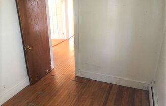 3 beds, 1 bath, $1,905, Unit B