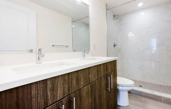 2 beds, 2 baths, 900 sqft, $1,795, Unit Unit 422 B