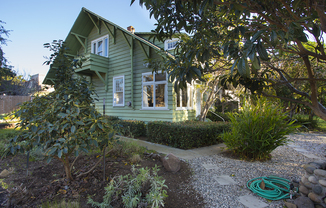 *OPEN HOUSE: 12/21 9-10AM* La Jolla Cottage-Style Duplex with Bonus Room and Yard