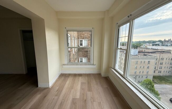 2 beds, 2 baths, 1,772 sqft, $2,200, Unit Old King Edward 61