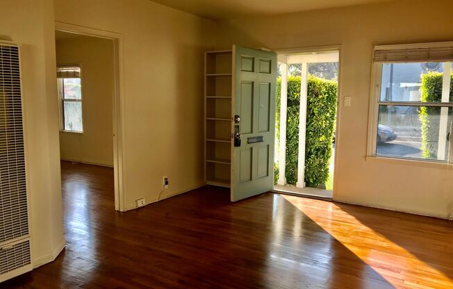 Wonderful Old Torrance Duplex One-Bedroom, One-Bath