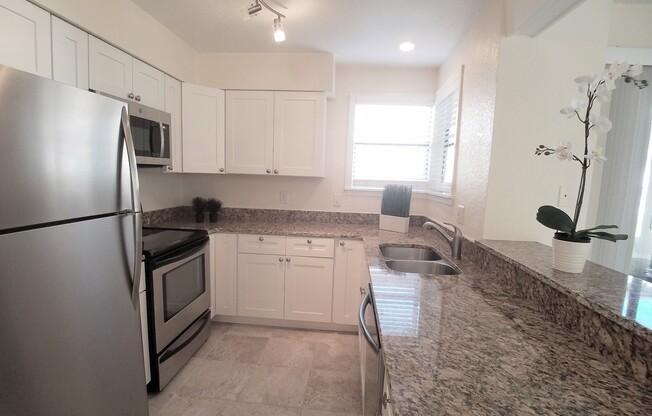 Beautiful  Remodeled First Floor 2/2 Condo x Rent in front of Full Sail.