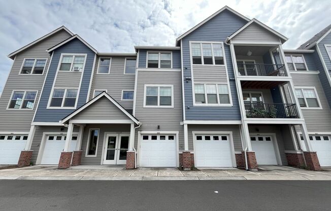 Modern 1-Bedroom Apartment with Stylish Finishes & Private Patio