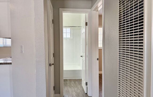 2 beds, 1 bath, 800 sqft, $2,480, Unit 320-09