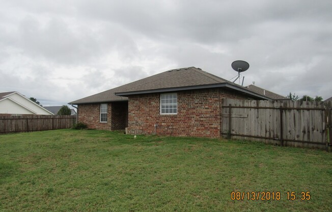 4 beds, 2 baths, $1,725