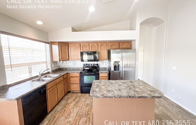 270 W DANA DR