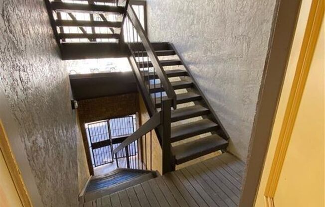 2 beds, 1 bath, 715 sqft, $1,500, Unit #214