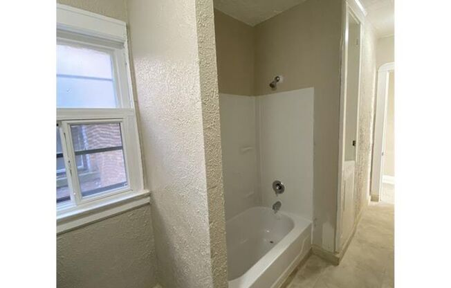 2 beds, 1 bath, $785, Unit Unit 30