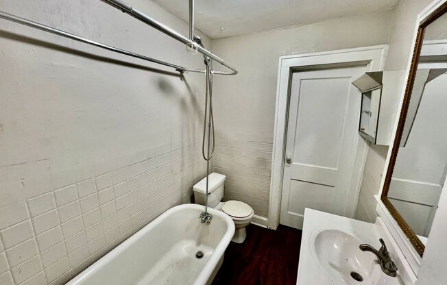 2 beds, 1 bath, $1,095